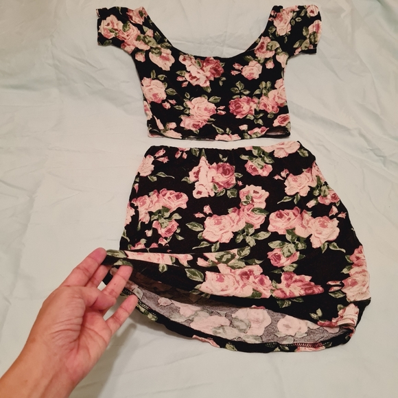 Ice Fashion Size 8 Floral Tops + Mini Skirt Flower Dress - Picture 3 of 4